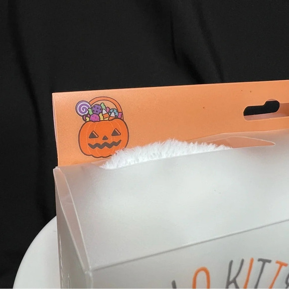 The Creme Shop x Sanrio Hello Kitty Halloween Candy Corn Spa Headband & Lotions - Picture 7 of 12